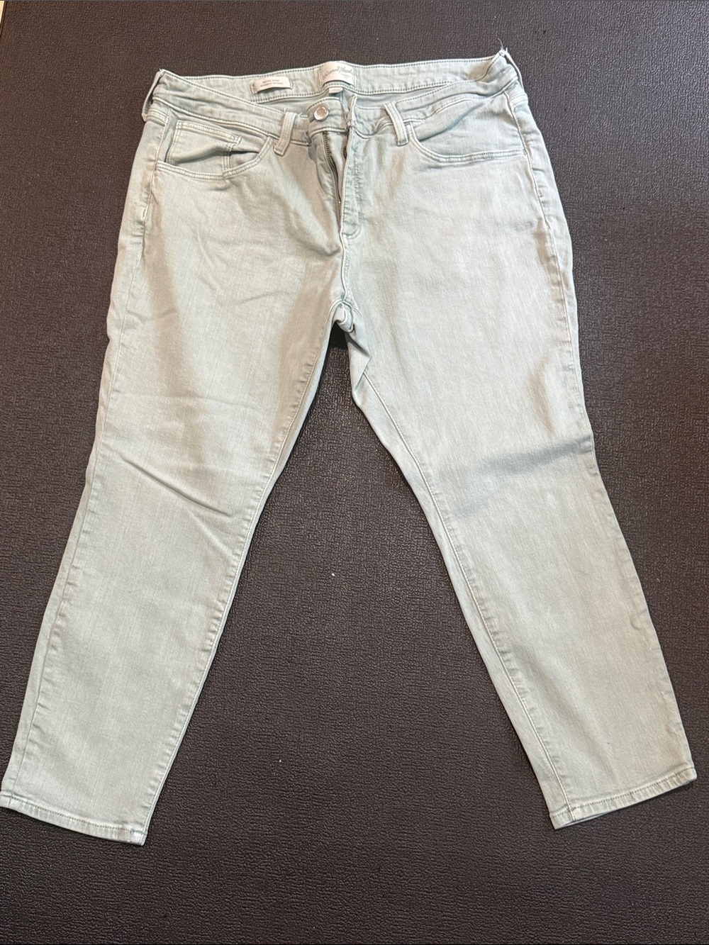 Universal Thread Women's Slim Straight Jeans